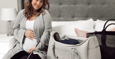 8 דברים שאת חייבת לקחת ללידה